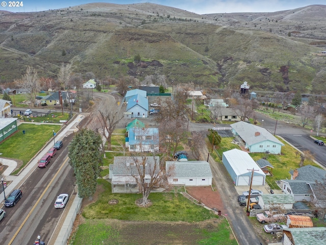 birds eye view of property featuring a mountain view