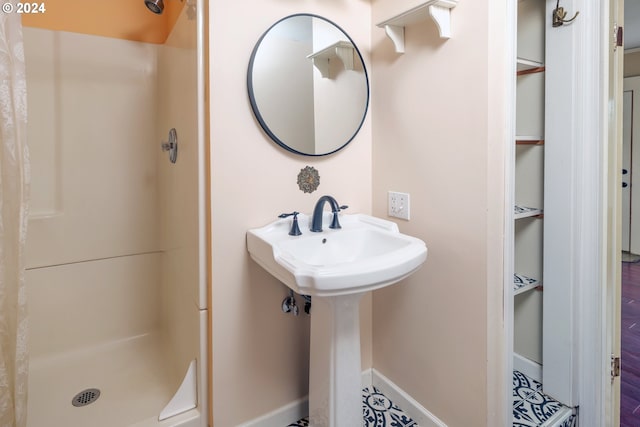 509 Kensington Ave, Astoria, OR 97103 - full bathroom featuring a shower stall and baseboards