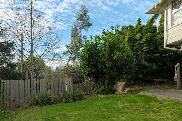 509 Kensington Ave, Astoria, OR 97103 - view of yard featuring fence