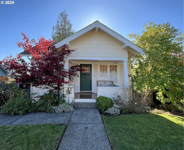 509 Kensington Ave, Astoria, OR 97103 - bungalow-style house featuring a porch and a front yard