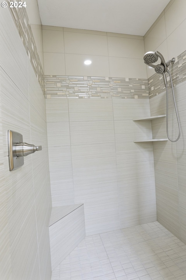 bathroom featuring a tile shower