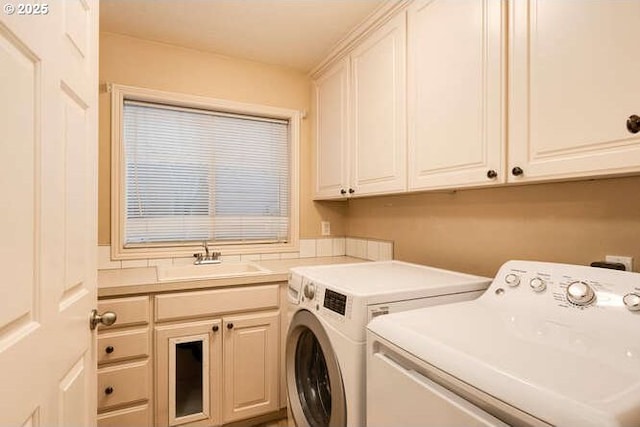 laundry room with cabinets, sink, and independent washer and dryer