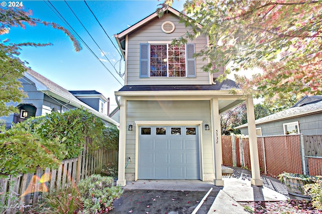 view of front facade featuring a garage