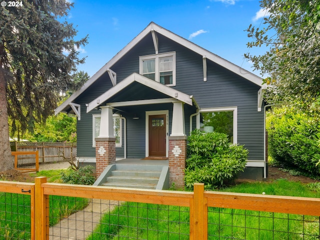 view of front of house featuring a front yard