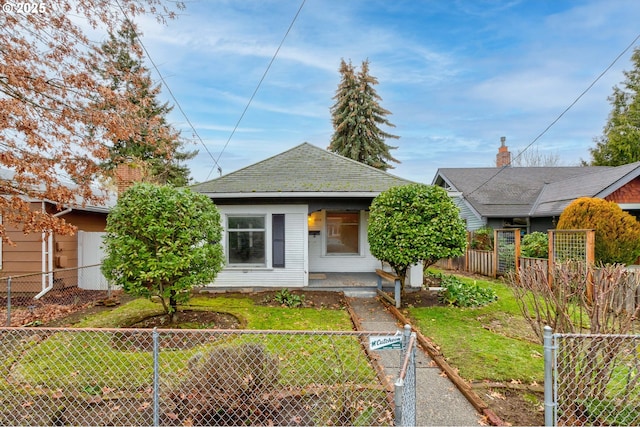 bungalow featuring a front yard