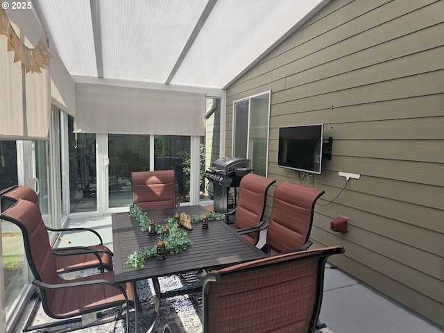 4024 NE 166th Ave, Vancouver, WA 98682 - sunroom featuring vaulted ceiling and outdoor dining area