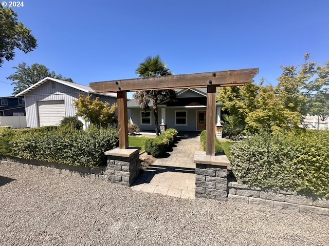 view of front facade featuring a garage