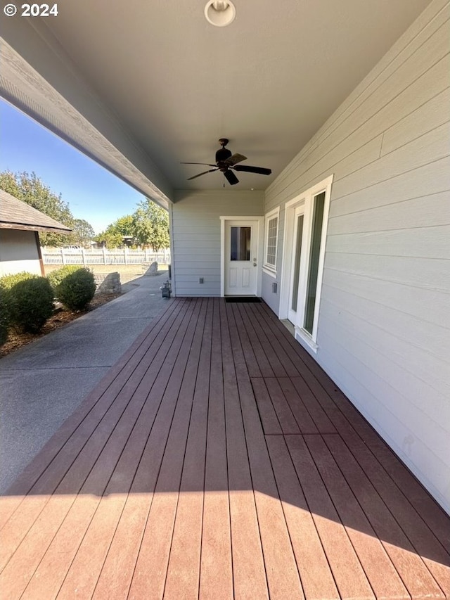 deck with ceiling fan