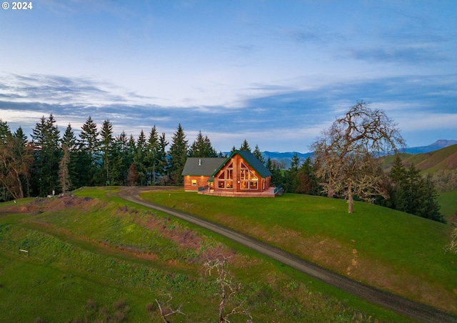 view of front of home featuring a front yard