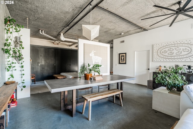 dining room with ceiling fan