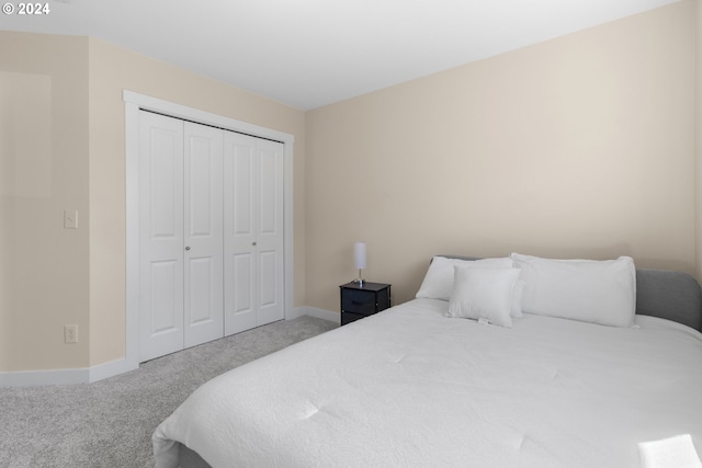 bedroom with carpet flooring and a closet