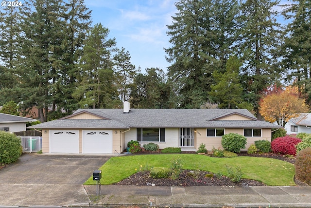 ranch-style house featuring a front lawn and a garage