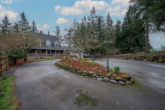 view of front of property featuring covered porch and driveway