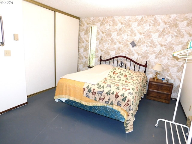 bedroom featuring a textured ceiling and a closet