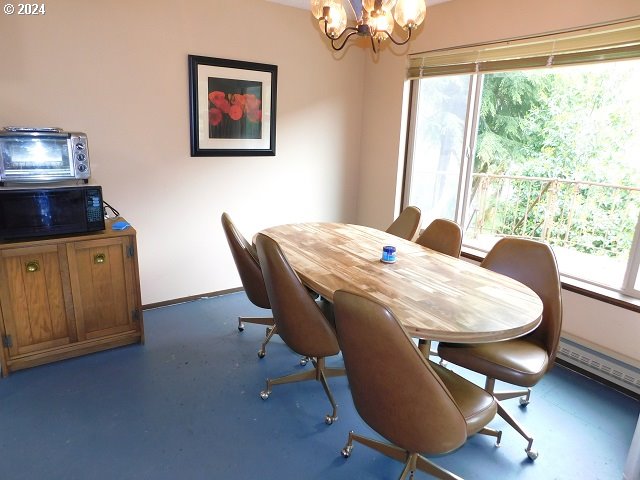 dining space with a notable chandelier