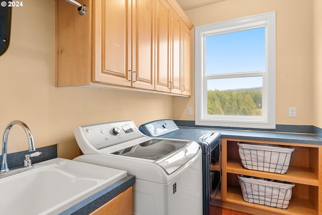 laundry room with cabinets, sink, and washing machine and clothes dryer