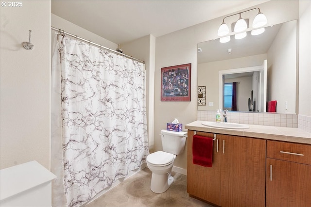 bathroom featuring toilet, backsplash, a shower with shower curtain, and vanity