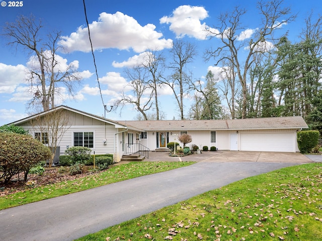 view of front of house featuring a front lawn and a garage