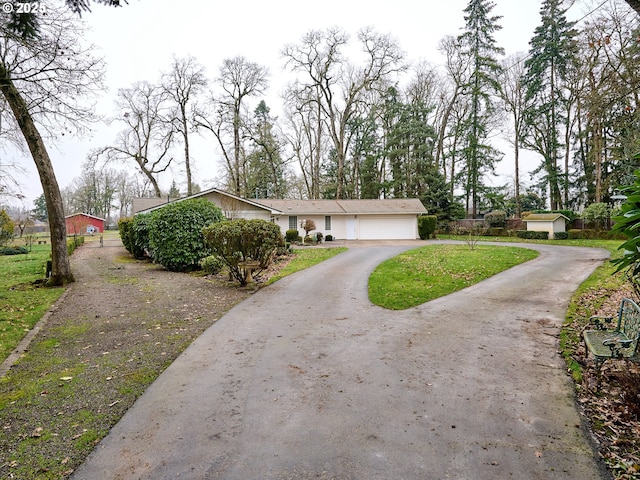 view of front facade featuring a garage