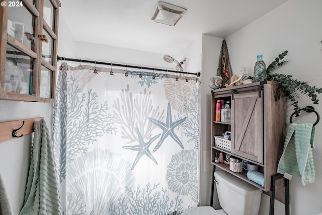 bathroom with a shower with curtain, visible vents, and toilet