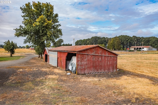 view of pole building featuring a lawn