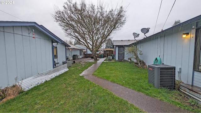 view of yard with cooling unit