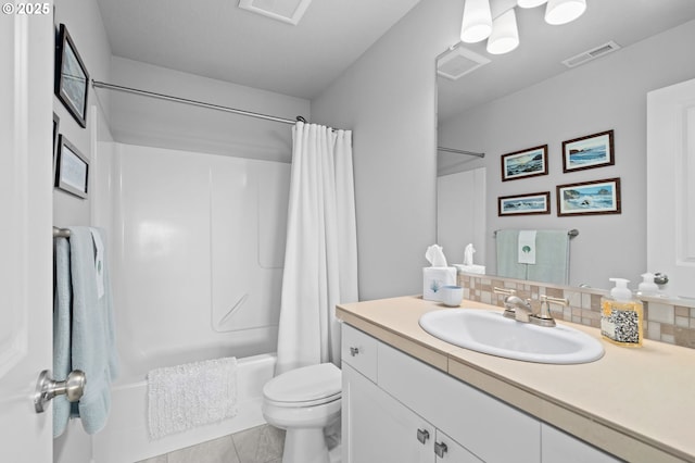 1010 NW 1st St, Dundee, OR 97115 - full bath with shower / bath combo, tasteful backsplash, vanity, toilet, and visible vents