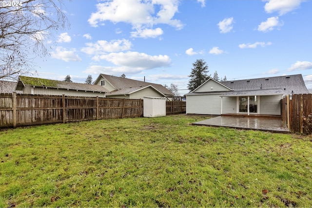 view of yard with a patio