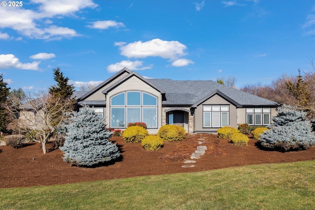 view of front of house with a front lawn