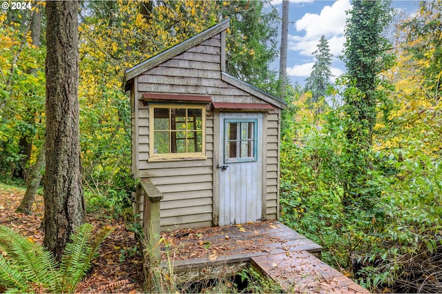 view of outbuilding