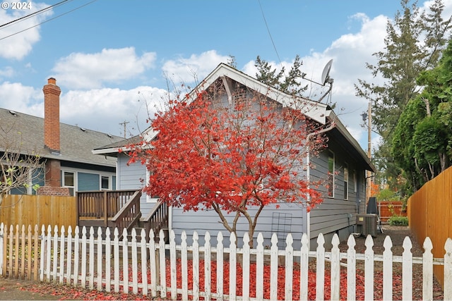 view of front of property featuring a deck