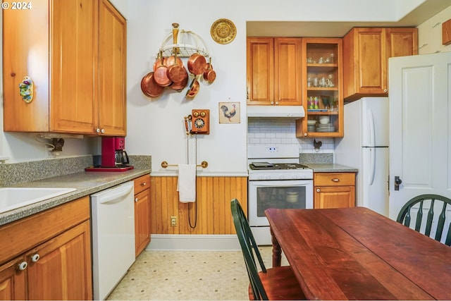 kitchen with sink, white appliances, and decorative backsplash