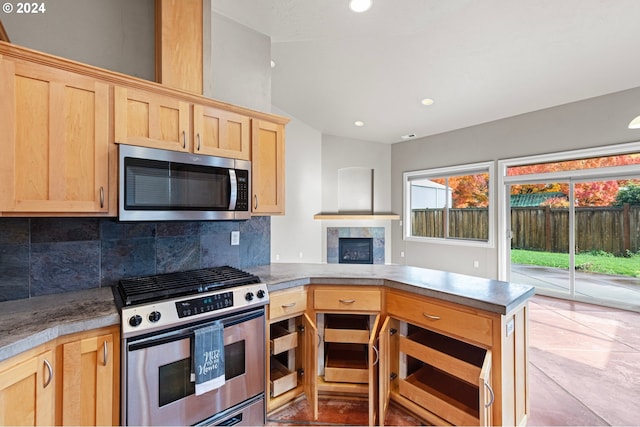 2721 La Darrah St, Eugene, OR 97404 - kitchen featuring stainless steel appliances, light brown cabinets, a peninsula, tasteful backsplash, and vaulted ceiling