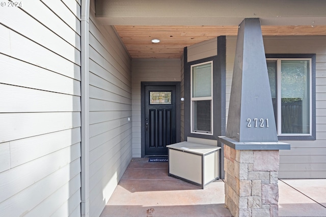 doorway to property with covered porch