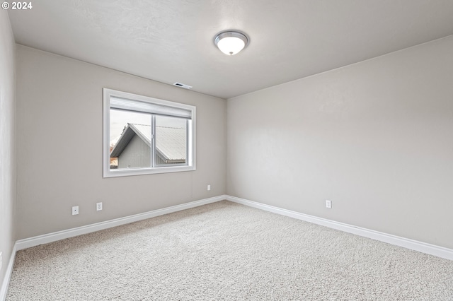 unfurnished room featuring carpet floors