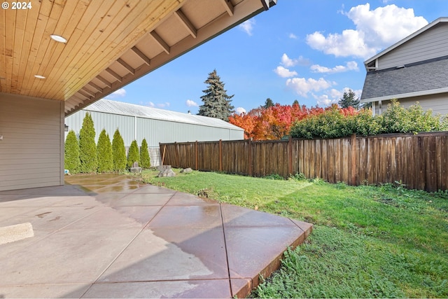 view of yard featuring a patio