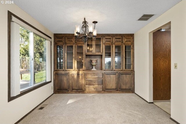 10685 Oak Dr SE, Salem, OR 97306 - interior space with plenty of natural light, visible vents, an inviting chandelier, and light carpet