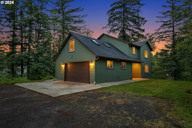 view of front of property featuring a garage