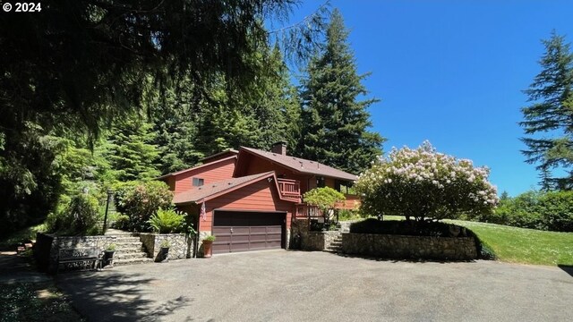 view of front facade featuring a garage