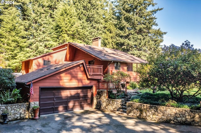 view of front of property featuring a balcony