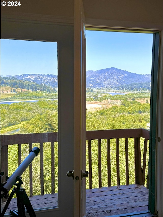 doorway to outside with a mountain view