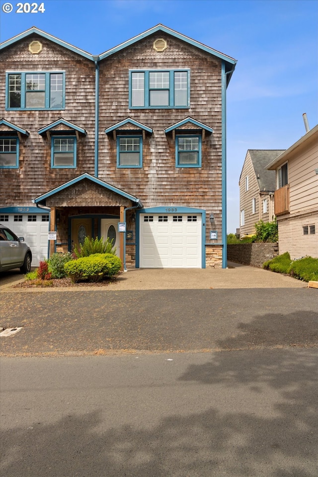 view of front of property with a garage and aphalt driveway