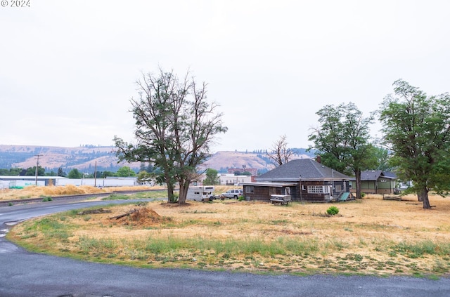 view of front of house with a mountain view