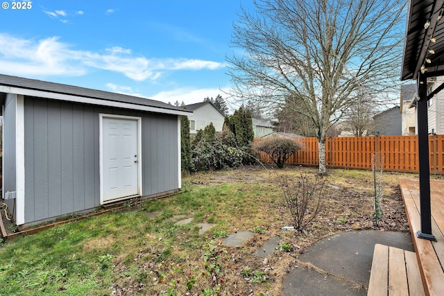 view of yard featuring a storage unit