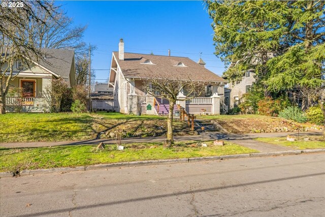 view of front of home with a front lawn