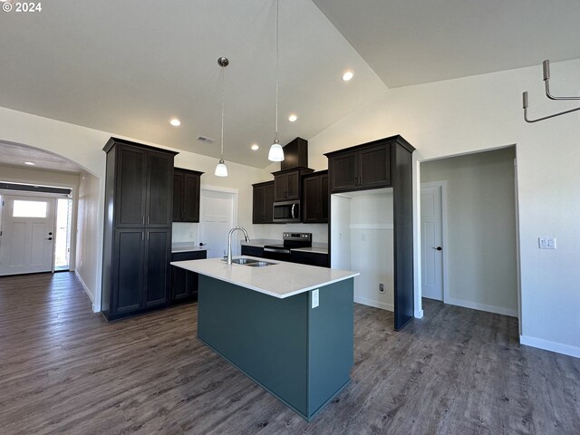 kitchen with electric stove, sink, dark hardwood / wood-style floors, an island with sink, and decorative light fixtures