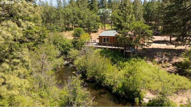 birds eye view of property featuring a wooded view