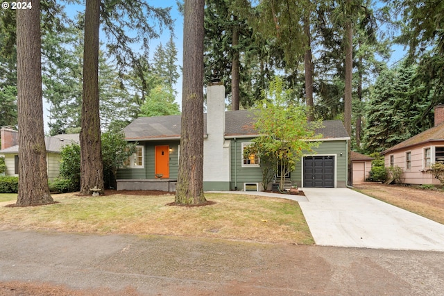 view of front of property featuring a garage and a front yard