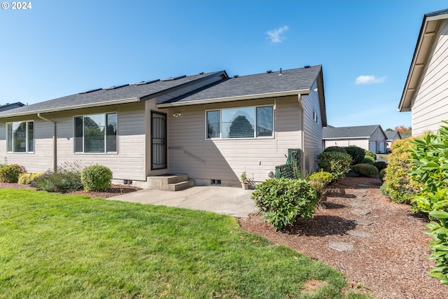 view of front of house with a front yard