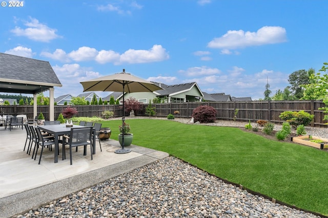 view of yard featuring a patio